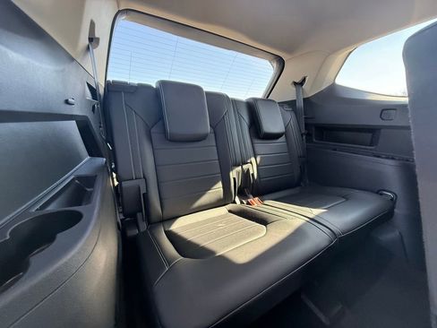 Used 2025 Volkswagen Atlas SEL AWD/4WD image 35