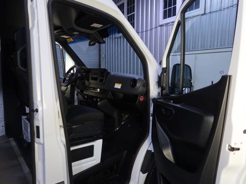 Used 2021 Mercedes-Benz Sprinter 2500 w/ Driver Convenience Package image 12
