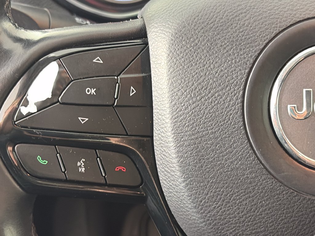 Used 2019 Jeep Cherokee Latitude Plus AWD/4WD image 17