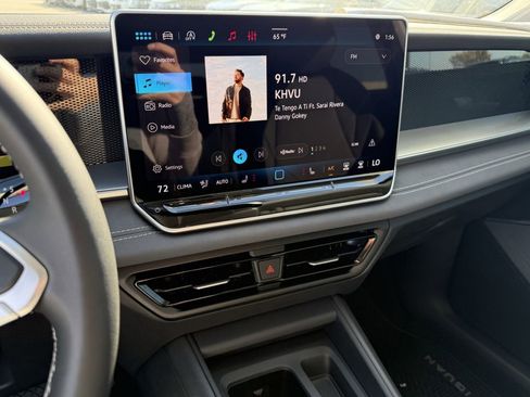 New 2026 Volkswagen Tiguan SE FWD image 18