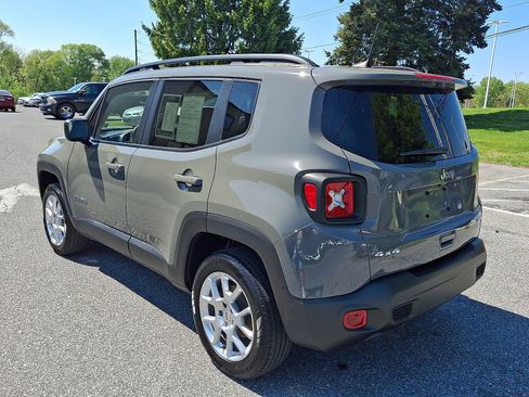 Used 2022 Jeep Renegade Latitude AWD/4WD image 7