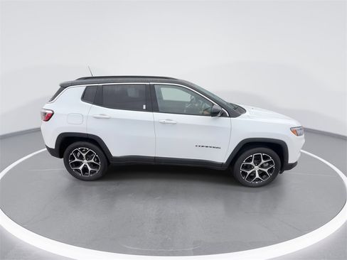 Used 2024 Jeep Compass Limited image 9