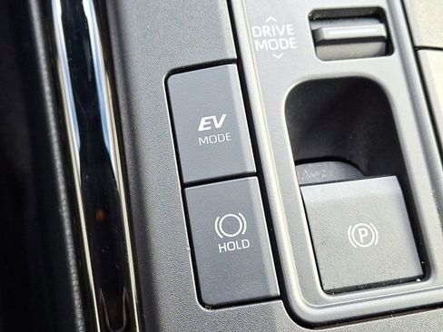 Used 2025 Toyota Prius AWD image 25