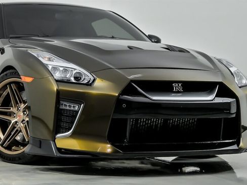 Used 2020 Nissan GT-R Premium AWD/4WD image 3