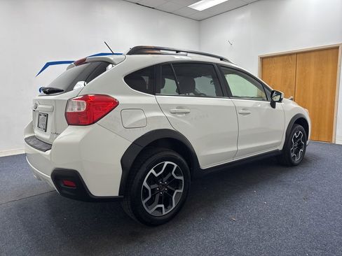 Used 2017 Subaru Crosstrek 2.0i Premium AWD/4WD image 3