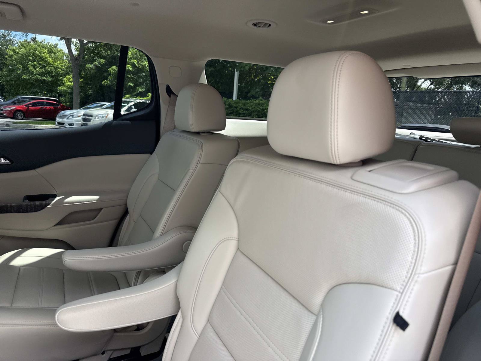 Used 2023 GMC Acadia Denali w/ Denali Technology Package FWD image 13