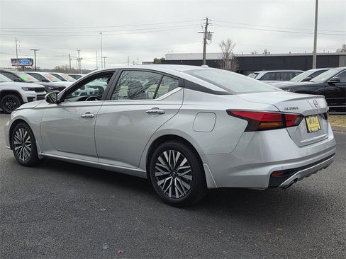 Used 2024 Nissan Altima 2.5 SV w/ SV Premium Package image 6
