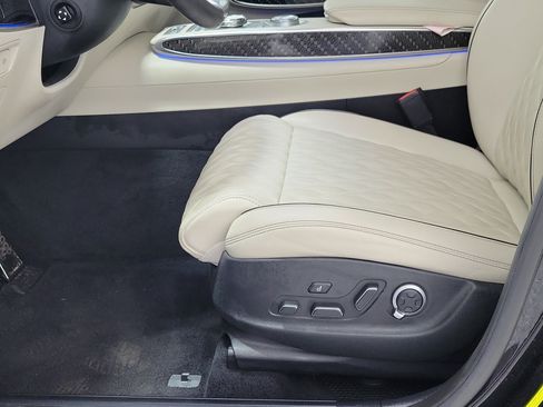 Used 2022 Genesis GV70 3.5T Sport w/ Sport Prestige Package AWD/4WD image 18