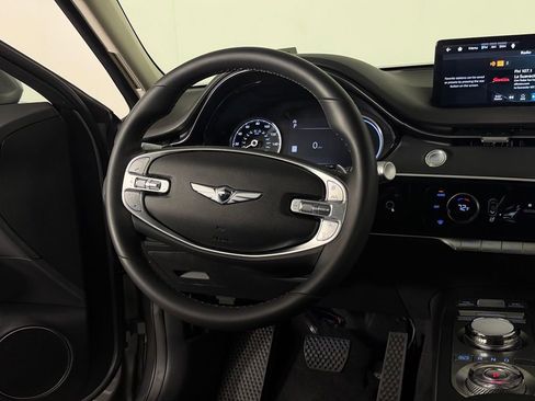 Used 2025 Genesis GV70 2.5T AWD/4WD image 17