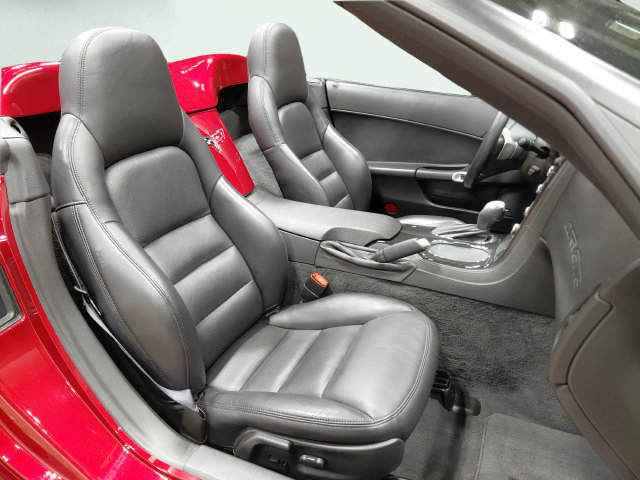 Used 2010 Chevrolet Corvette Convertible w/ Preferred Equipment Group RWD image 18