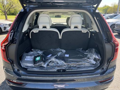 New 2026 Volvo XC90 T8 Ultra w/ Protection Package Premier AWD/4WD image 12