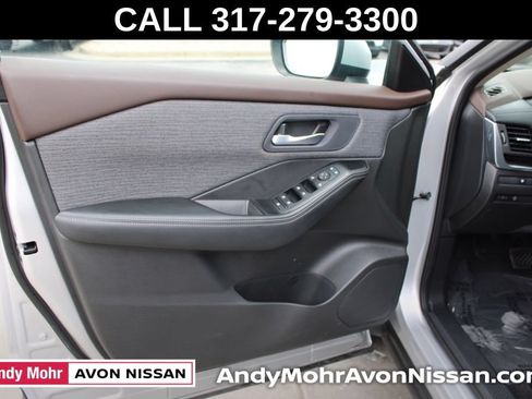 Used 2023 Nissan Rogue SV AWD/4WD image 19