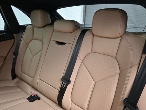 Certified 2025 Porsche Macan AWD/4WD image 6