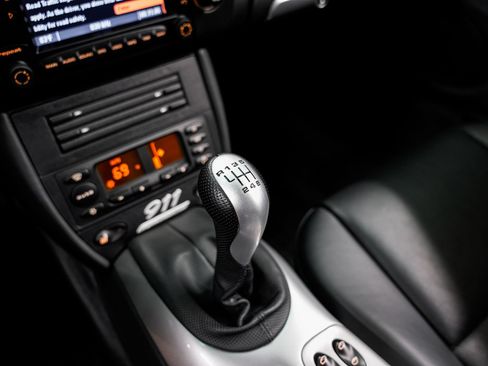 Used 2004 Porsche 911 Carrera RWD image 16