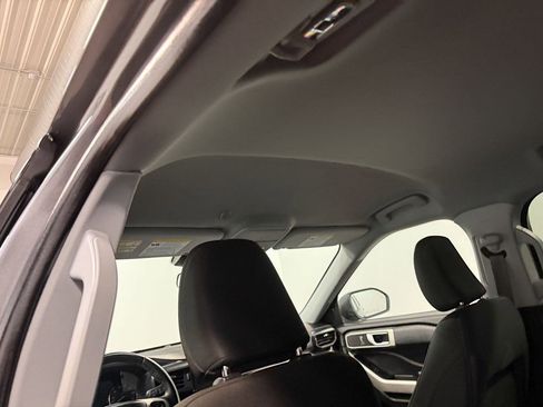 Used 2022 Ford Explorer XLT image 11