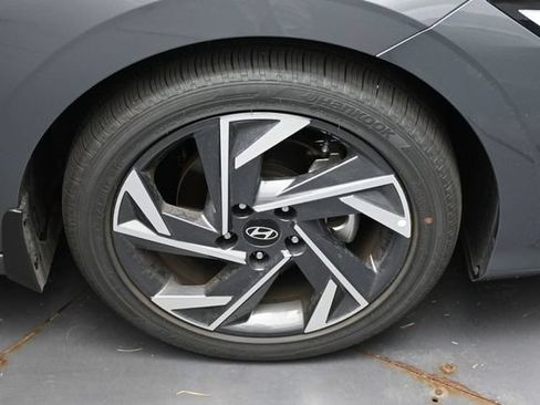 Used 2026 Hyundai Elantra Limited FWD image 10