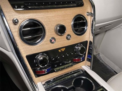 Used 2019 Rolls-Royce Cullinan image 35