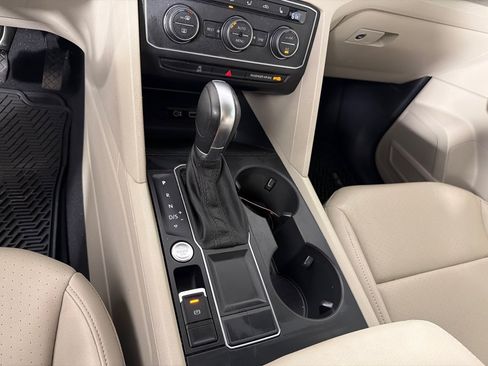 Used 2018 Volkswagen Atlas SE FWD image 16