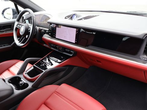 Certified 2025 Porsche Cayenne E-Hybrid AWD/4WD image 27