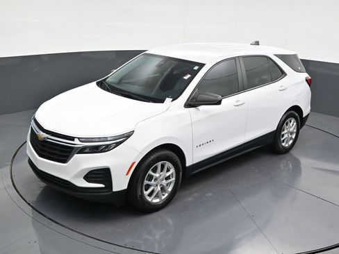 Used 2024 Chevrolet Equinox LS FWD image 17
