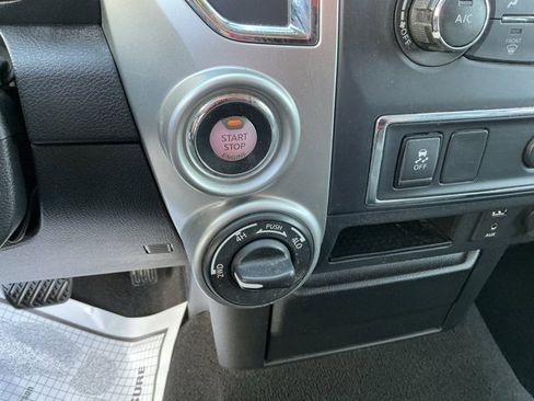 Used 2018 Nissan Titan SV image 24