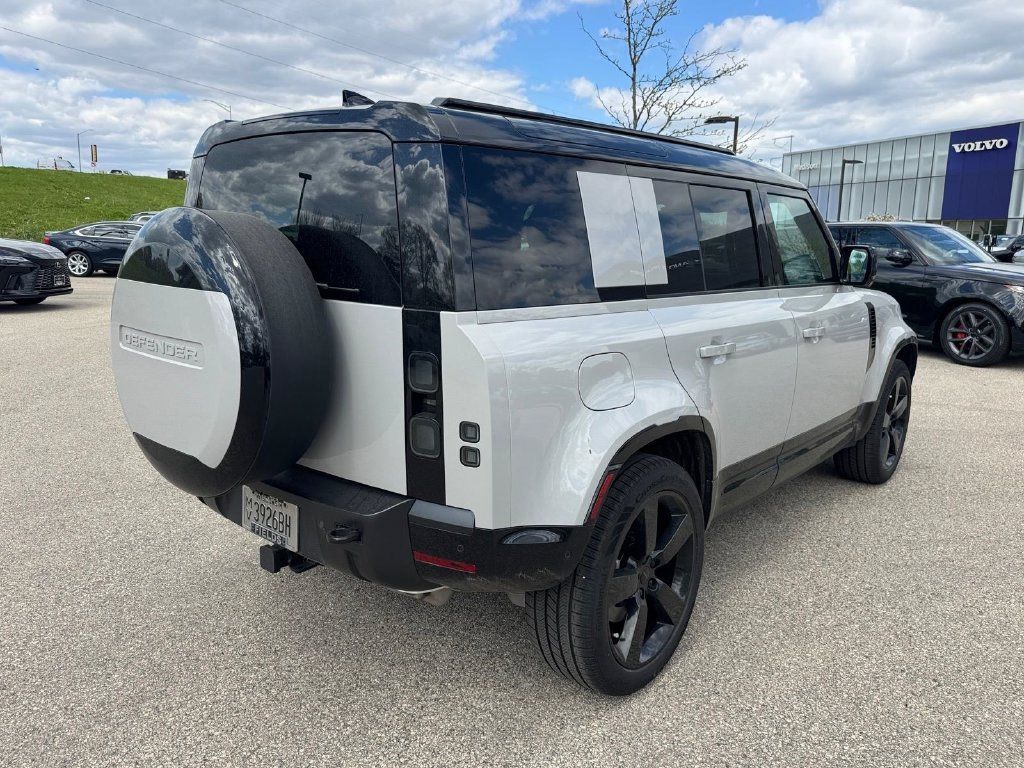 Used 2026 Land Rover Defender 110 X-Dynamic SE AWD/4WD image 4