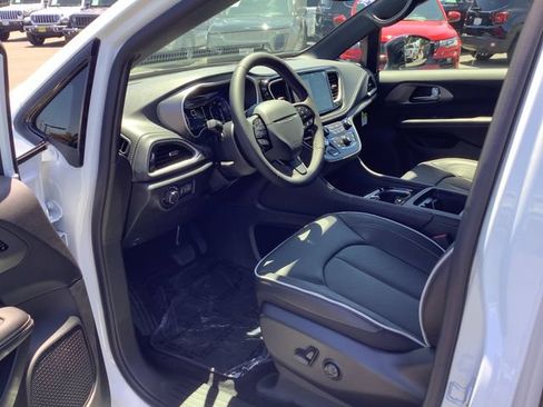 New 2027 Chrysler Pacifica Limited w/ S Appearance Package FWD image 7