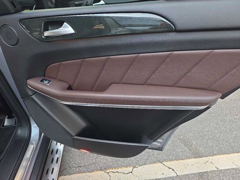 Used 2015 Mercedes-Benz GL 550 4MATIC image 25