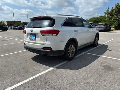 Used 2018 Kia Sorento FWD image 5