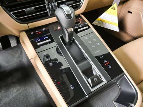 New 2026 Porsche Macan Turbo AWD/4WD image 19