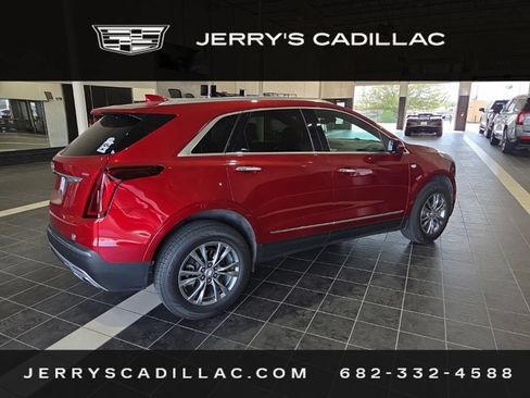 Used 2022 Cadillac XT5 Premium Luxury w/ LPO, Floor Liner Package FWD image 5