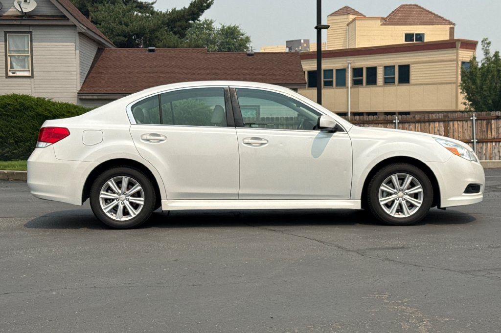 Used 2011 Subaru Legacy 2.5i Premium w/ All-Weather Pkg AWD/4WD image 3