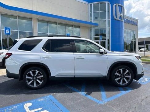 Used 2024 Honda Pilot Touring image 5