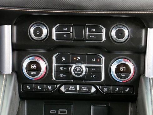 Used 2024 GMC Yukon SLT image 34