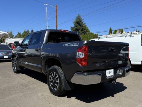 Used 2017 Toyota Tundra SR5 AWD/4WD image 8