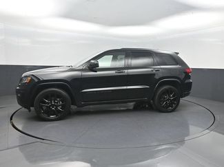Used 2019 Jeep Grand Cherokee Altitude RWD video 3