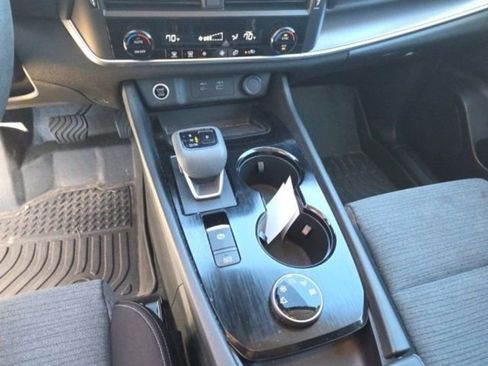 Used 2023 Nissan Rogue SV image 19