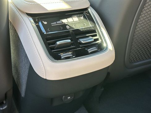 New 2026 Volvo XC90 B6 Plus w/ Protection Package Premier image 10
