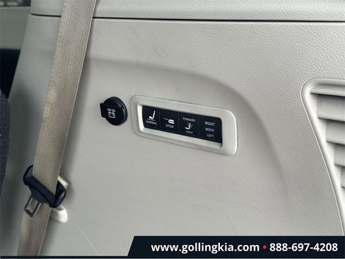 Used 2019 Chrysler Pacifica Limited image 10