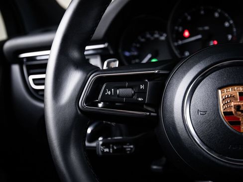 Certified 2026 Porsche Macan AWD/4WD image 17
