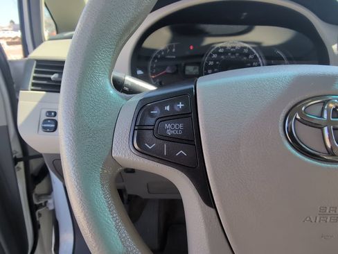 Used 2013 Toyota Sienna LE w/ Towing Pkg AWD/4WD image 13