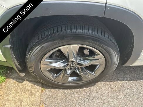 Used 2017 Toyota Highlander Limited Platinum AWD/4WD image 10