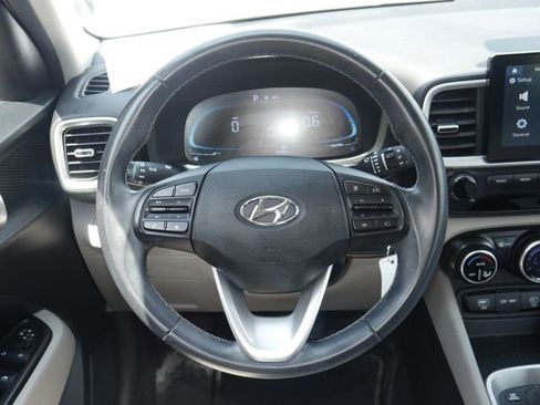 Used 2023 Hyundai Venue SEL FWD image 14
