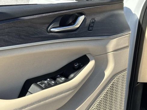 Certified 2023 Jeep Grand Cherokee Limited w/ Trailer Tow Prep Group (B) image 16