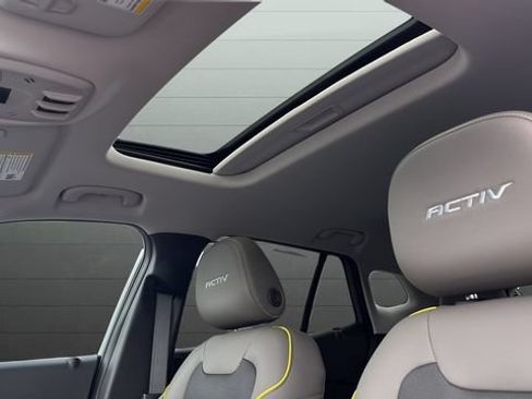 Used 2025 Chevrolet Trax ACTIV w/ Sunroof Package FWD image 24