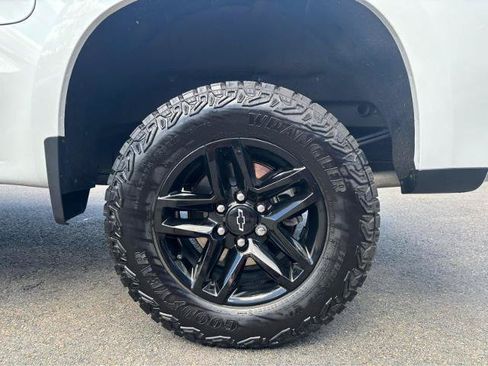 Used 2025 Chevrolet Silverado 1500 LT Trail Boss AWD/4WD image 4