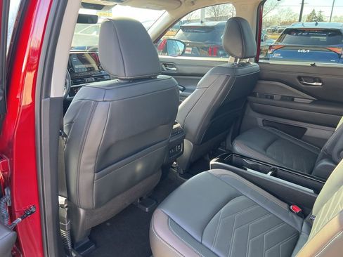 Certified 2024 Nissan Pathfinder Platinum image 9