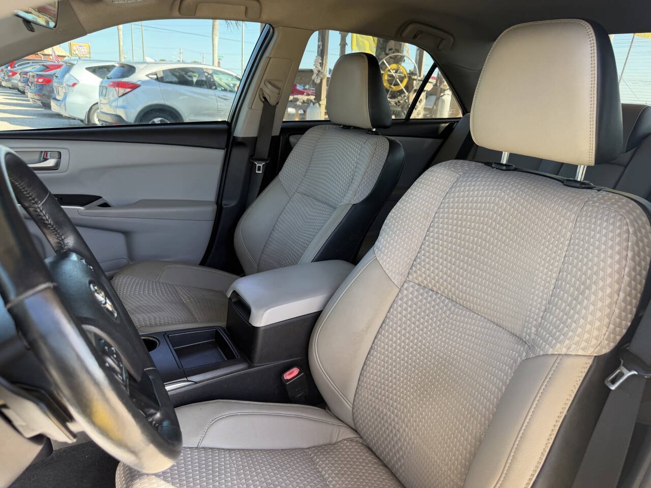 Used 2015 Toyota Camry SE FWD image 11