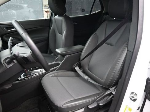 Used 2025 Buick Encore GX Preferred AWD/4WD image 21