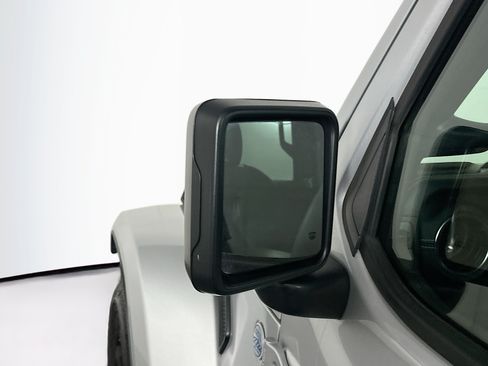 Used 2023 Jeep Wrangler Unlimited Sahara AWD/4WD image 16